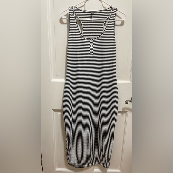 L Slim Fit Maxi Dress - Picture 1 of 3